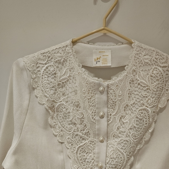 Vintage Victorian style top embroidered lace and small pull, fits size small. - Picture 1 of 5